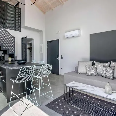 Villa Earth